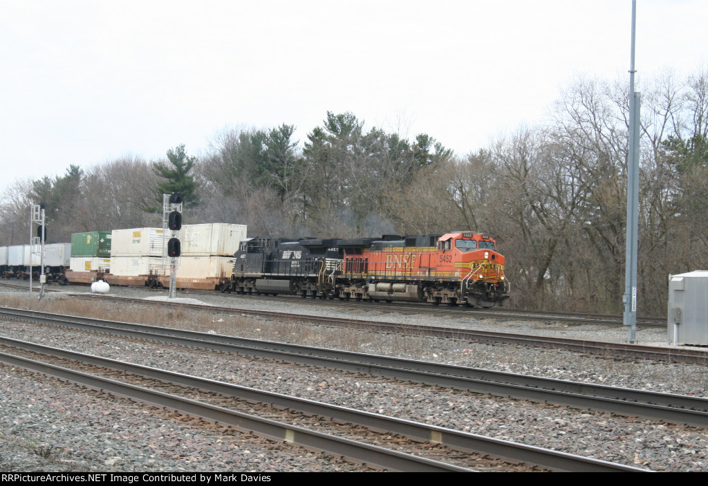 BNSF 5452